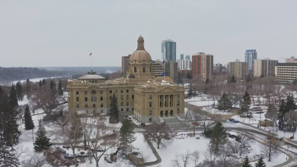 Click to play video: 'Alberta projects $9.4B deficit with no plan to balance budget'