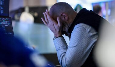 Markets plunge, oil hits $100 as Trump fails to reassure Wall St.