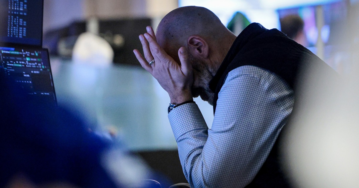 Markets plunge, oil hits $100 as Trump fails to reassure Wall St.