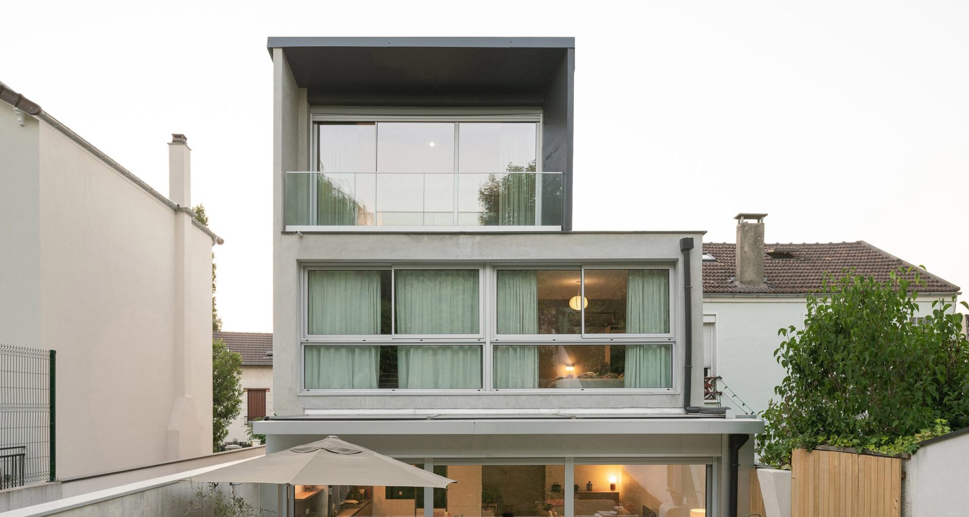 MXarchitecture installs back-to-back homes in Paris suburb