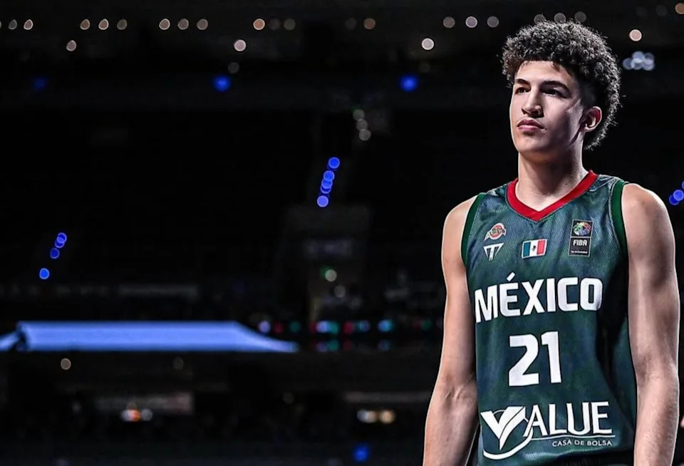 Karim Lopez in Mexico jerseykarim_lopez21/Instagram