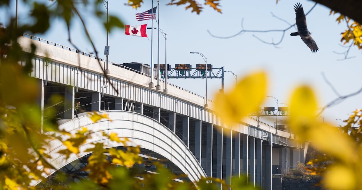 Canada border officer charged after drugs cross into Niagara