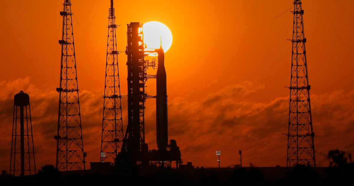 NASA to spend $20 billion on moon base
