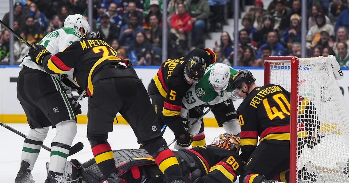 Floundering Vancouver Canucks need to believe in comebacks: coach