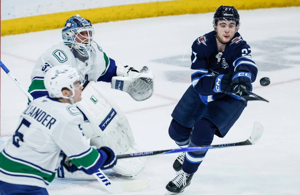 John Woods / THE CANADIAN PRESS
Winnipeg Jets forward Isak Rosen (right) — who was picked up at the trade deadline — has serious potential with the club.