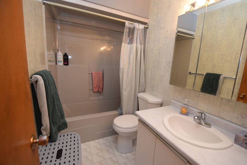 Todd Lewys / Free Press
The main-floor bath has been tastefully updated with vinyl flooring, contemporary vanity and vinyl soaker tub/shower unit.