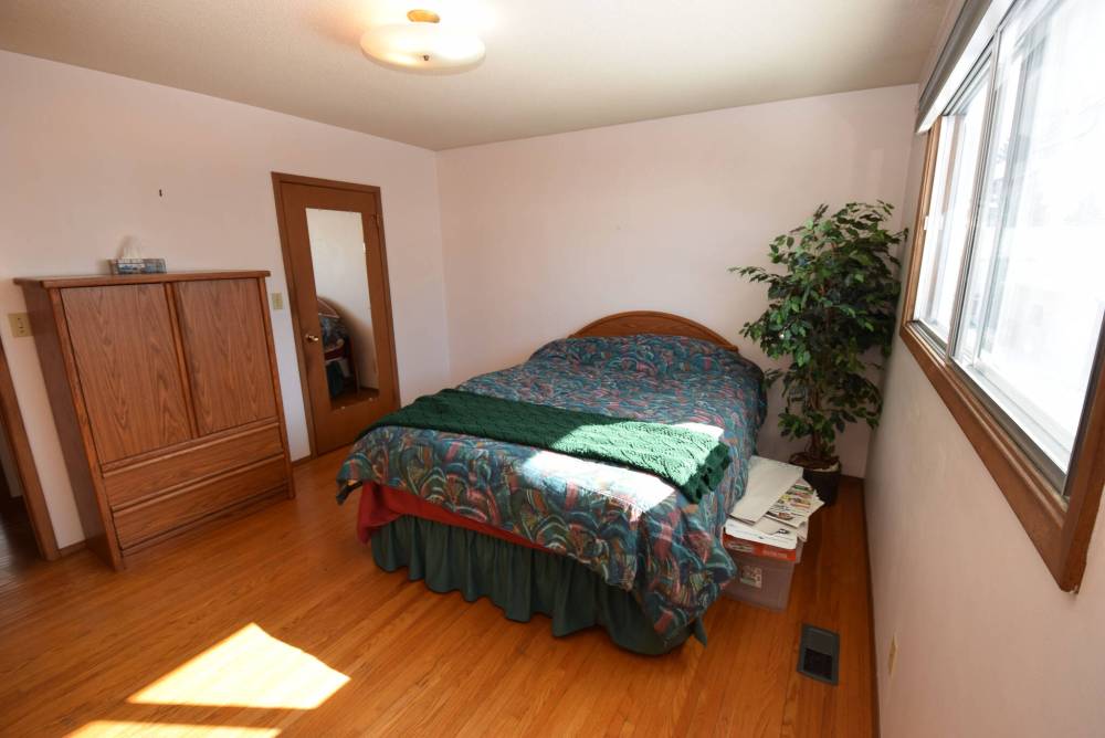 Todd Lewys / Free Press
The main-floor bath has been tastefully updated with vinyl flooring, contemporary vanity and vinyl soaker tub/shower unit.