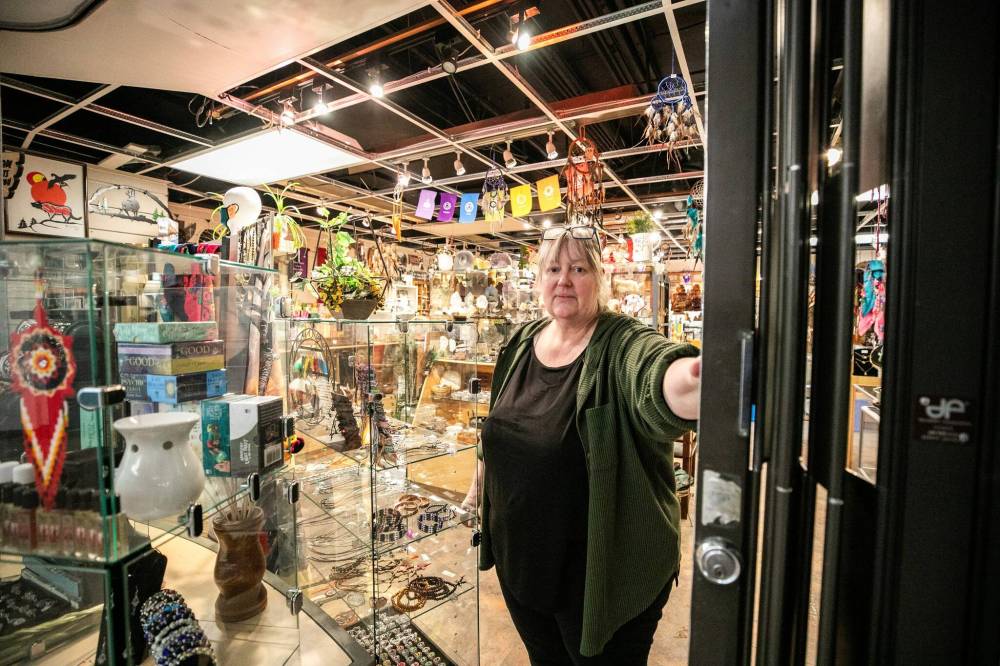 MIKAELA MACKENZIE / FREE PRESS
Cathy Landry, owner ofThe Shiny Company Wpg, is considering additional security measures to protect her business. She keeps her store’s sliding door partially closed to help screen visitors.