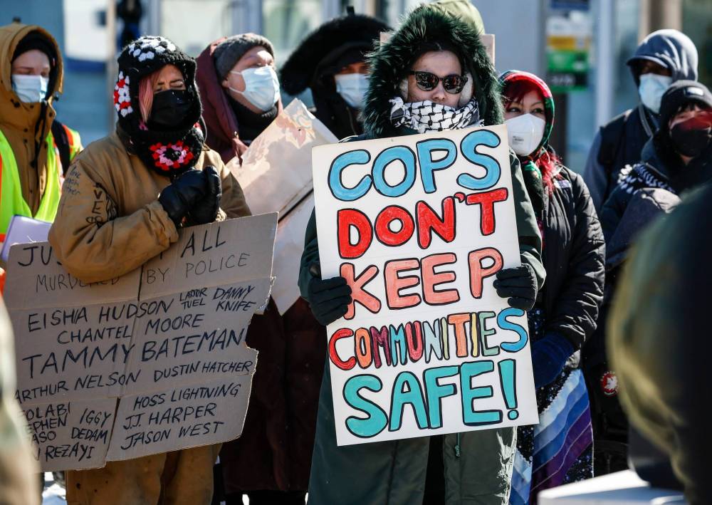 JOHN WOODS / FREE PRESS
Several protesters carried signs recognizing Eisha Hudson, a 16-year-old girl who was shot by Winnipeg police in 2020.