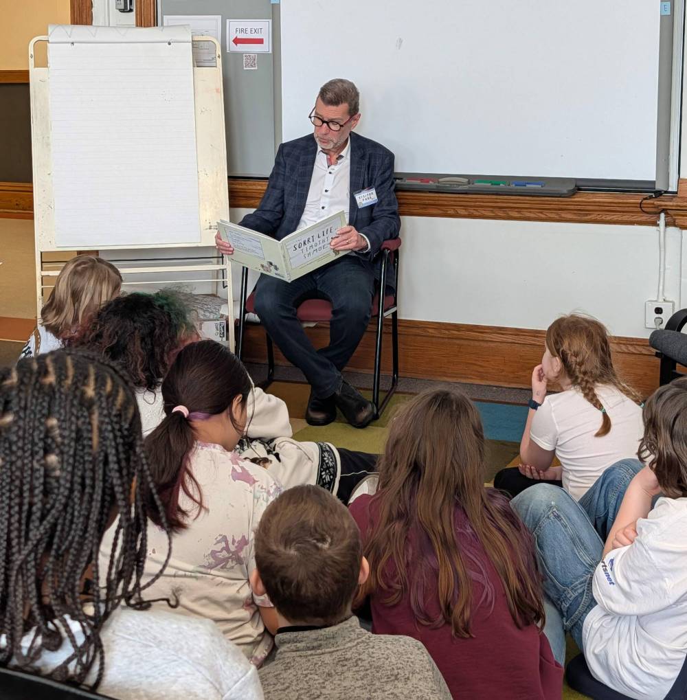 Supplied photo
West Winnipeg MP Doug Eyolfson joined students at Linwood School to celebrate I Love to Read Month.