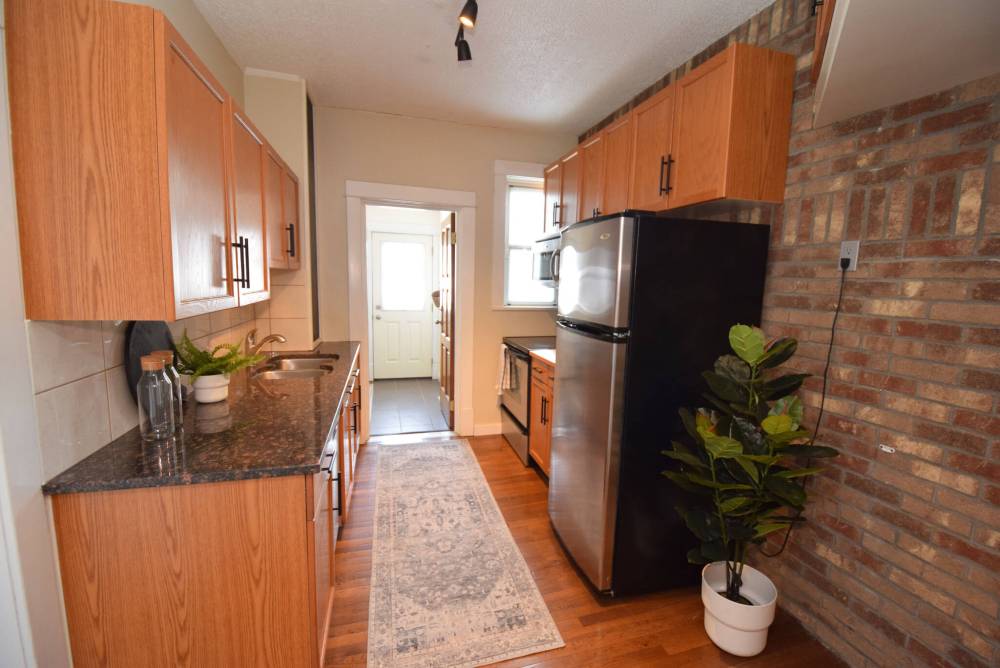 TODD LEWYS / FREE PRESS
The adorable galley-style kitchen is filled with character and functionality.