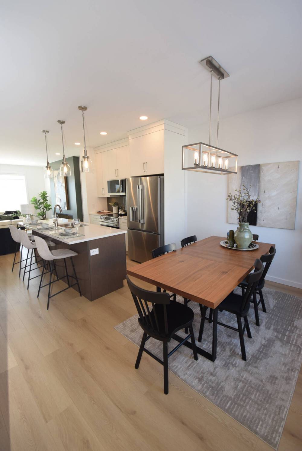 TODD LEWYS / FREE PRESS
The design of the dining/kitchen area is impeccable in Broadview Homes’ two-storey Bison Run model, the Skye.