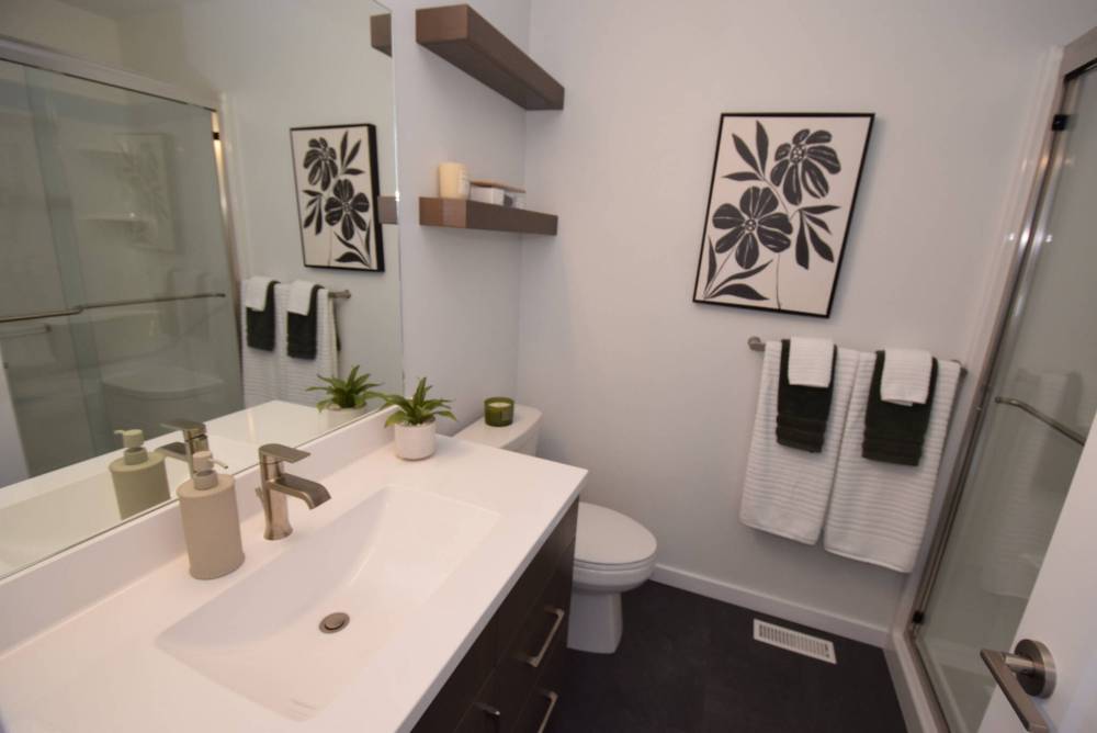 TODD LEWYS / FREE PRESS
Style and functionality mesh perfectly in the primary bedroom’s deluxe ensuite.