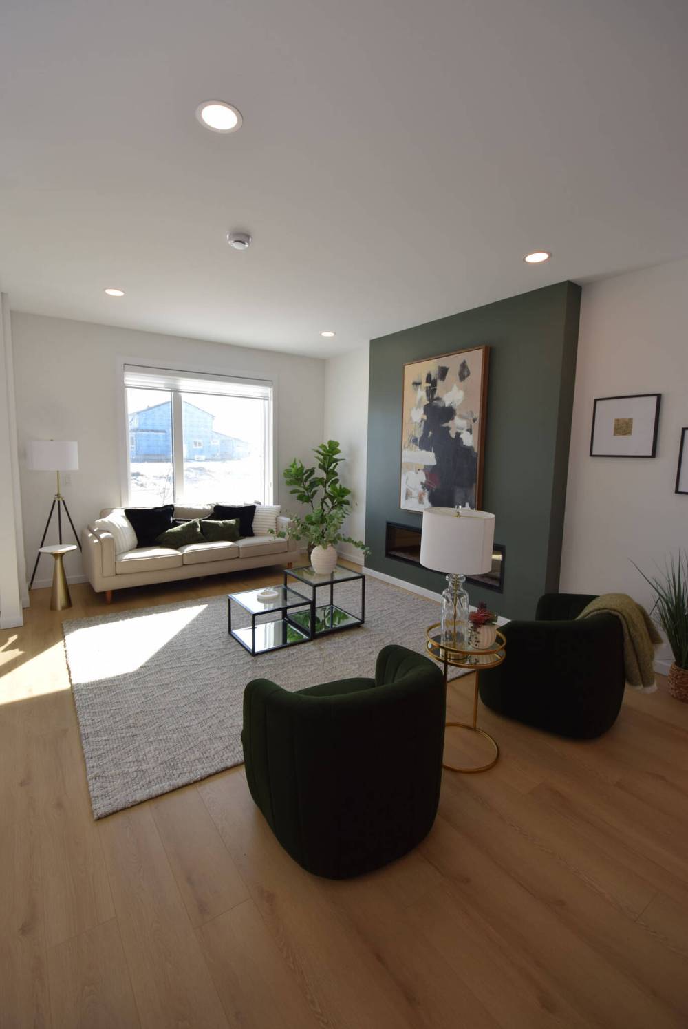 TODD LEWYS / FREE PRESS
Natural light floods all day long into the surprisingly spacious great room from a large, south-facing window.