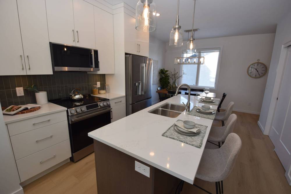 TODD LEWYS / FREE PRESS
An eight-foot island with double sink and seating for three serves as the kitchen’s anchor point.