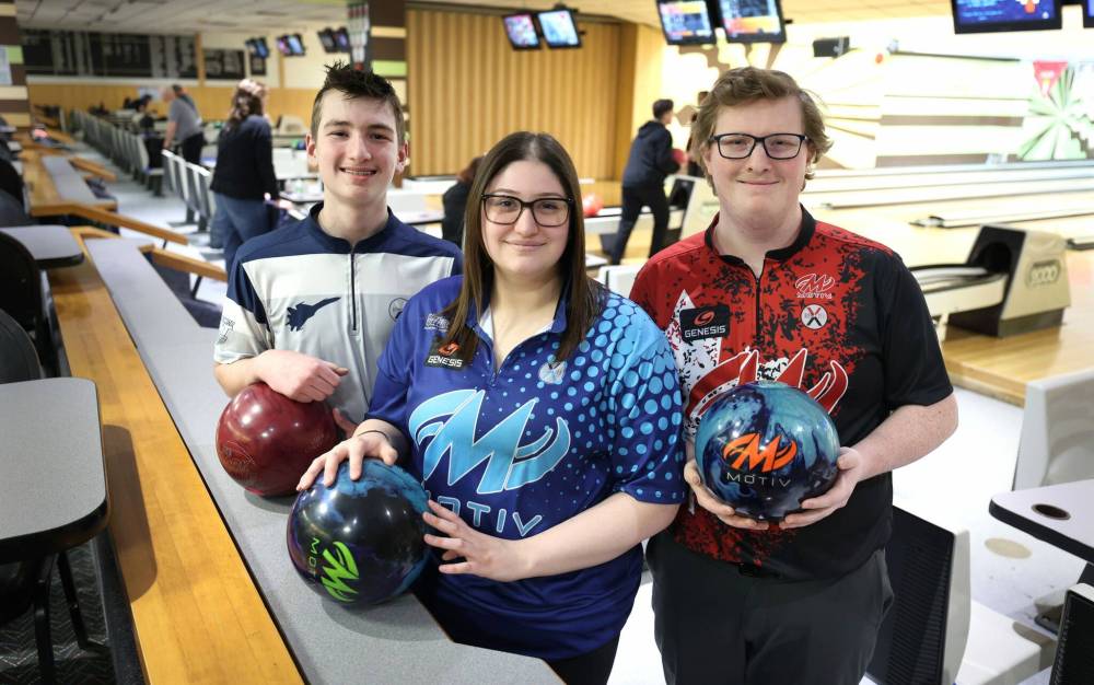 RUTH BONNEVILLE / FREE PRESS
A historic five Manitobans were named to Team Canada’s tenpin bowling team including Chase McVicar (left), Kristen Jolly (centre) and Israel Potter (right).