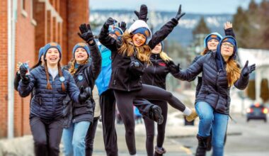 Coldest Night of the Year fundraising walkers. (en.cnoy.org photo)