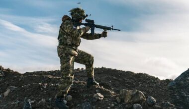 A member of Land Task Force NUNAKPUT fires the C7A2 5.56-mm Automatic Rifle on the austere range during Operation NANOOK-NUNAKPUT in Pond Inlet, Nunavut, on September 2, 2025. Photo by: Master Corporal Antoine Brochu, Canadian Armed Forces Combat Camera