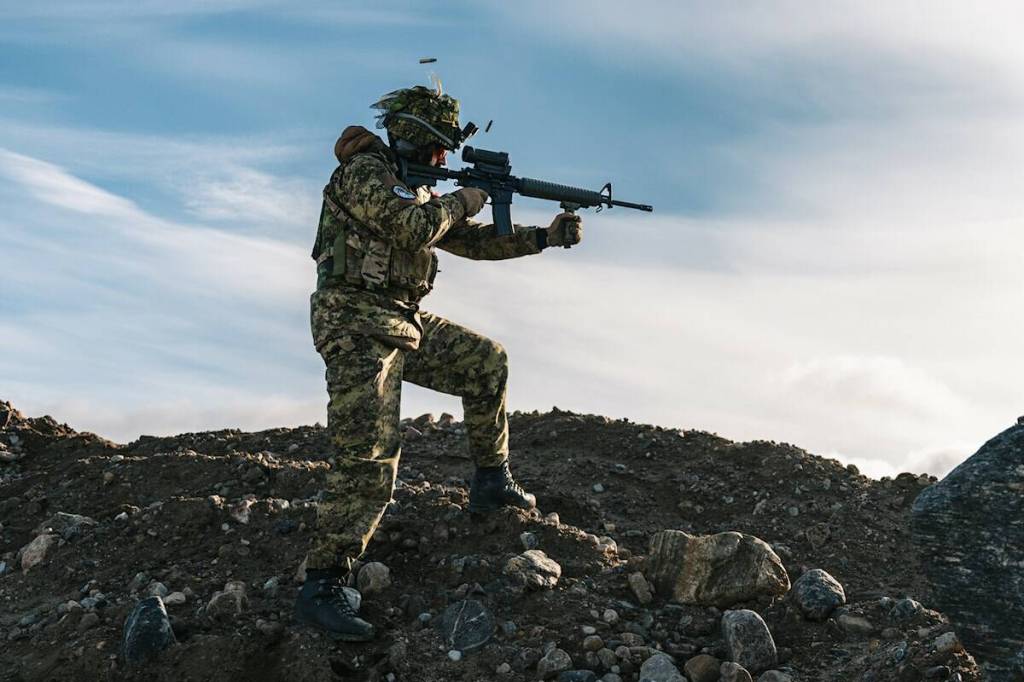 A member of Land Task Force NUNAKPUT fires the C7A2 5.56-mm Automatic Rifle on the austere range during Operation NANOOK-NUNAKPUT in Pond Inlet, Nunavut, on September 2, 2025. Photo by: Master Corporal Antoine Brochu, Canadian Armed Forces Combat Camera