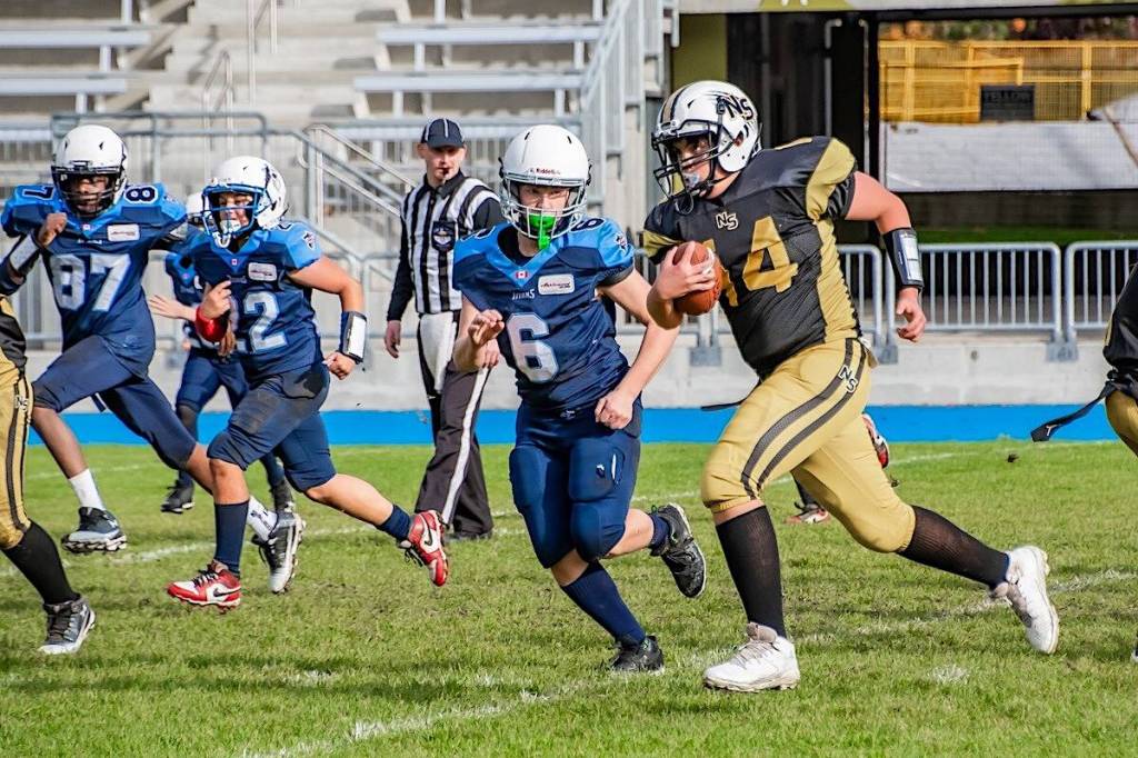A North Surrey Eagles player carries the football during a game in November 2025. (Facebook.com/NSMFGameDay photo)