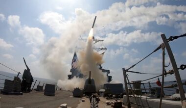 Gulf shipping crisis deepens, U.S. sinks warship