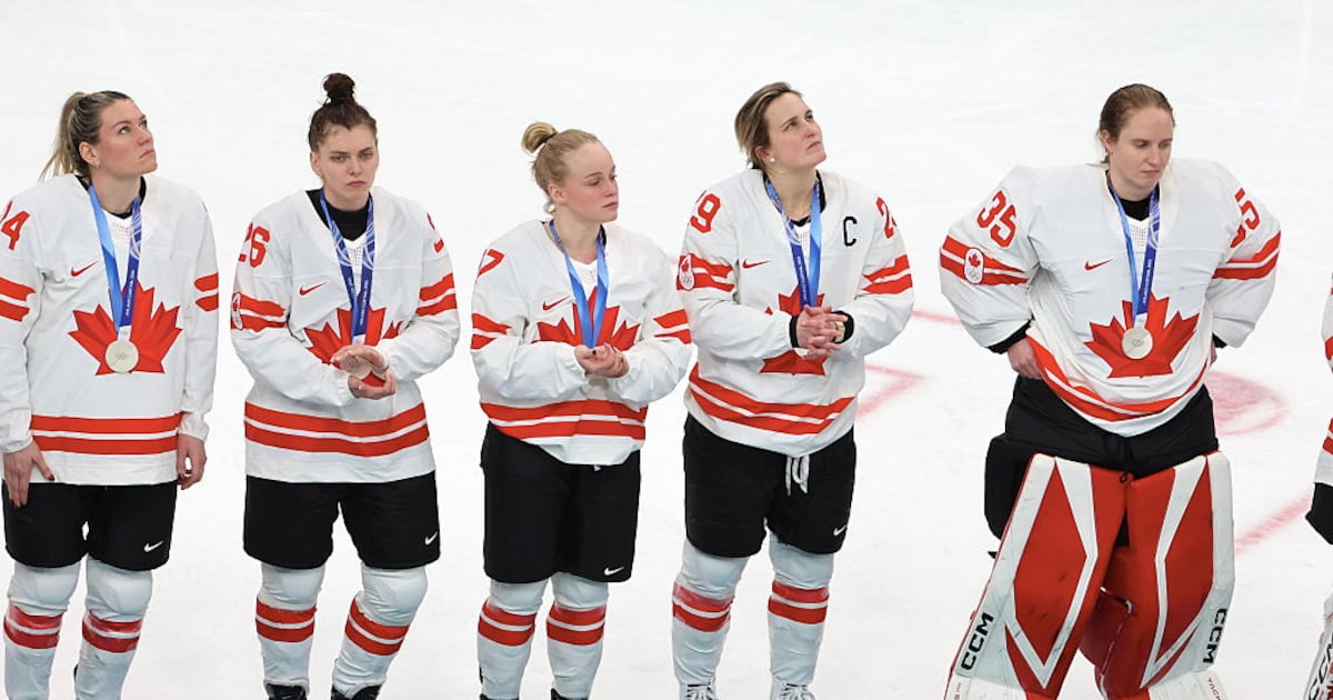 Coaching shakeup, management questions swirl around Canadian women's hockey team