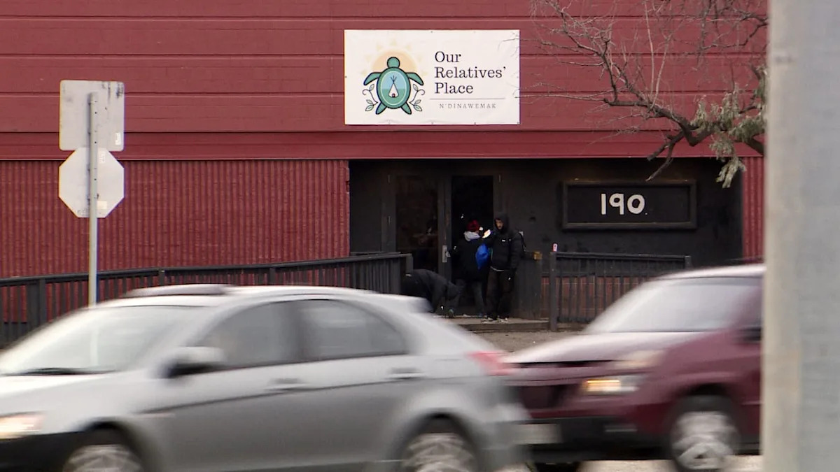 Winnipeg's N'Dinawemak emergency shelter on Disraeli shutting down