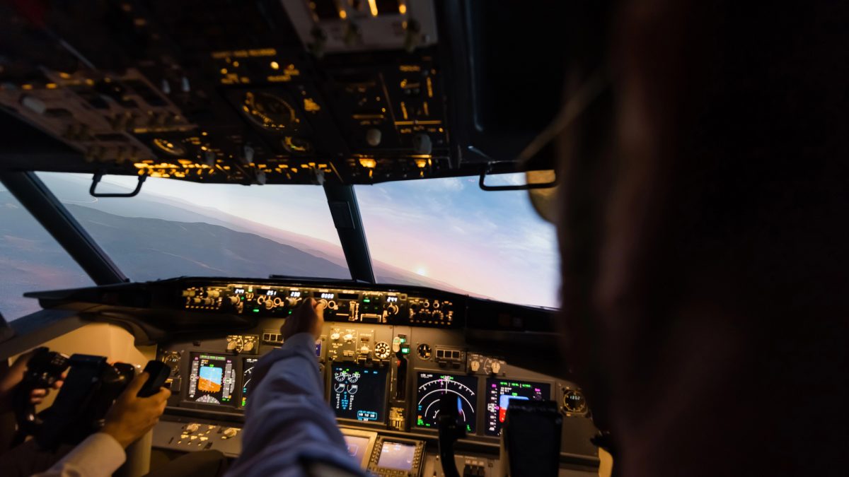 Canadian travel to U.S. drops for 13th straight month: Statistics Canada | play 103.7