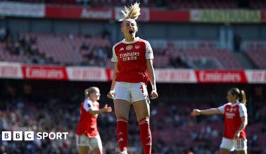 Kelly scores two as Arsenal ease past West Ham
