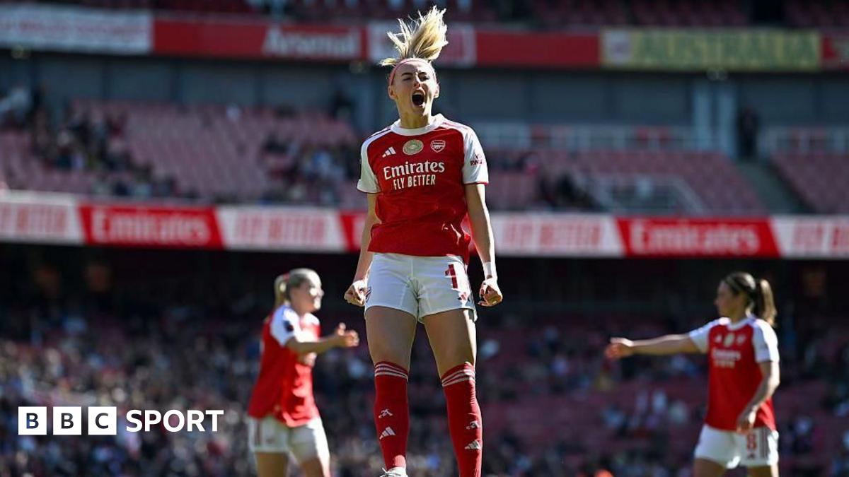 Kelly scores two as Arsenal ease past West Ham