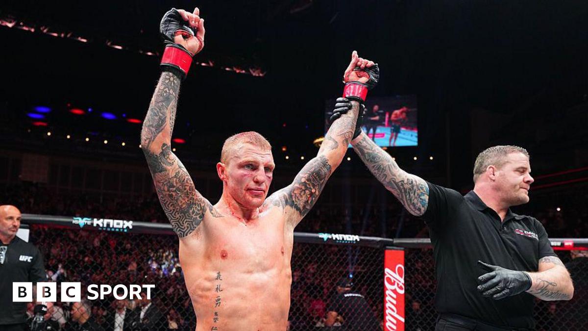 Mason Jones celebrates his win over Axel Sola