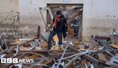 Afghanistan accuses Pakistan of killing hundreds in hospital strike - BBC