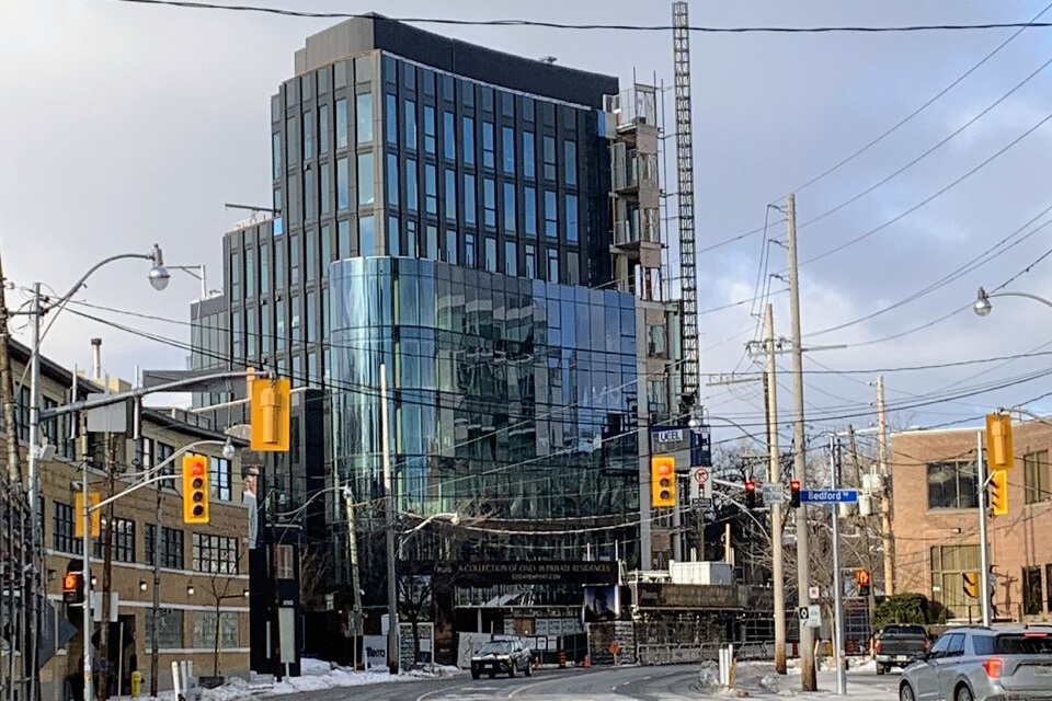 Curving Curtainwall Defines Topped Off 321 Davenport