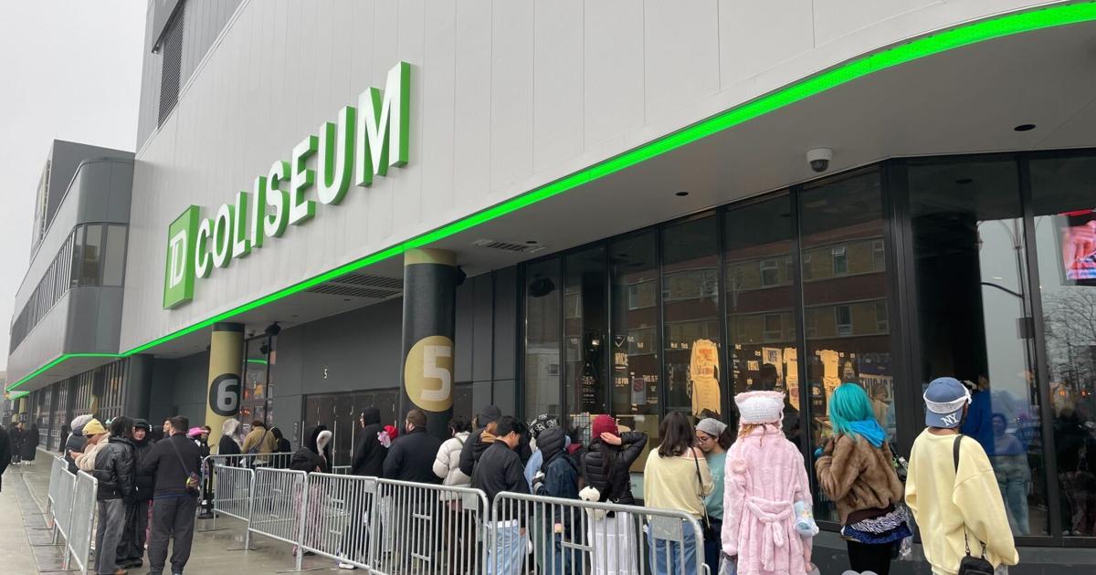 Fans flock to Hamilton as K-pop supergroup TWICE stops in on world tour - The Spec