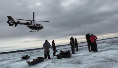 Ontario fishermen stranded on ice ‘thought we were dead’ before dramatic helicopter rescue in Georgian Bay - Toronto Star