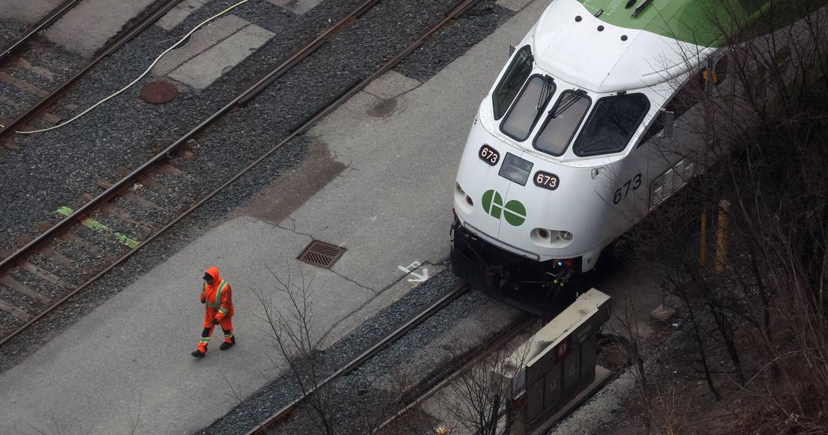 GO train was seconds away from derailment: Metrolinx report