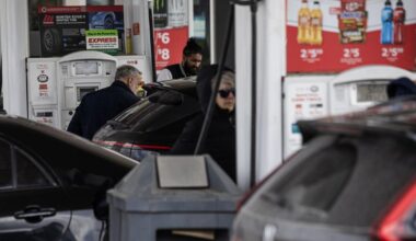 Canadian recession risk on the rise as high oil prices threaten to curb consumer spending - Toronto Star