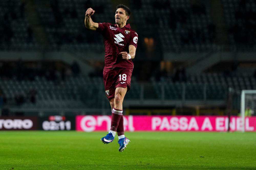 Torino's Giovanni Simeone celebrates after scoring during the Serie A soccer match between Torino FC and Parma, Friday, March 13, 2026, in Turin, Italy. (Fabio Ferrari/LaPresse via AP)