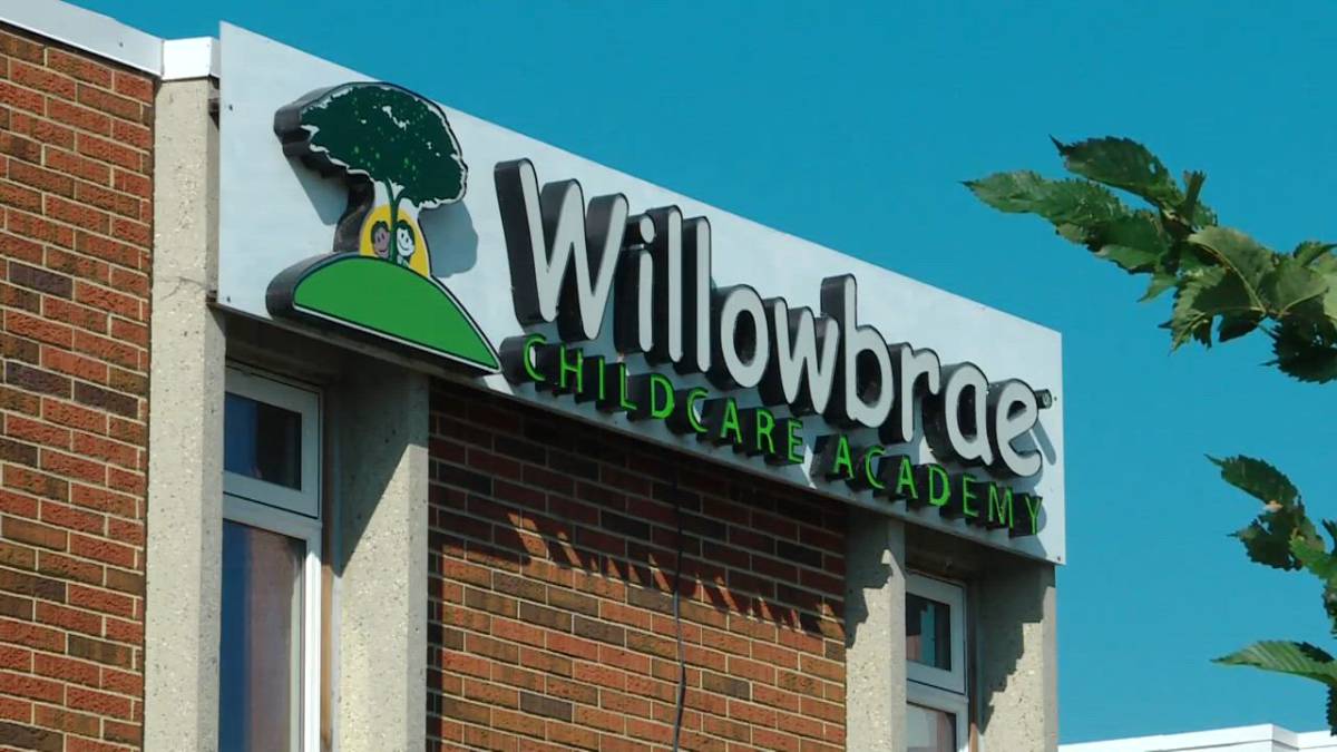 Click to play video: 'Alberta minister meets with parents about serious incidents in daycares'