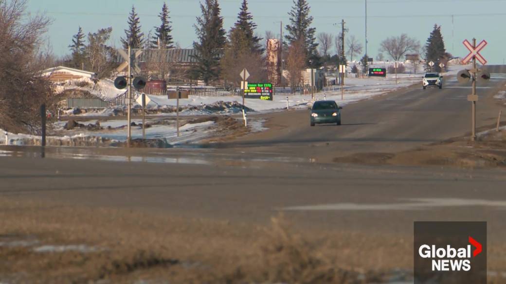 Click to play video: 'Danielle Smith promises to advocate for rural Alberta at RMA conference, addresses unpaid oil and gas taxes'