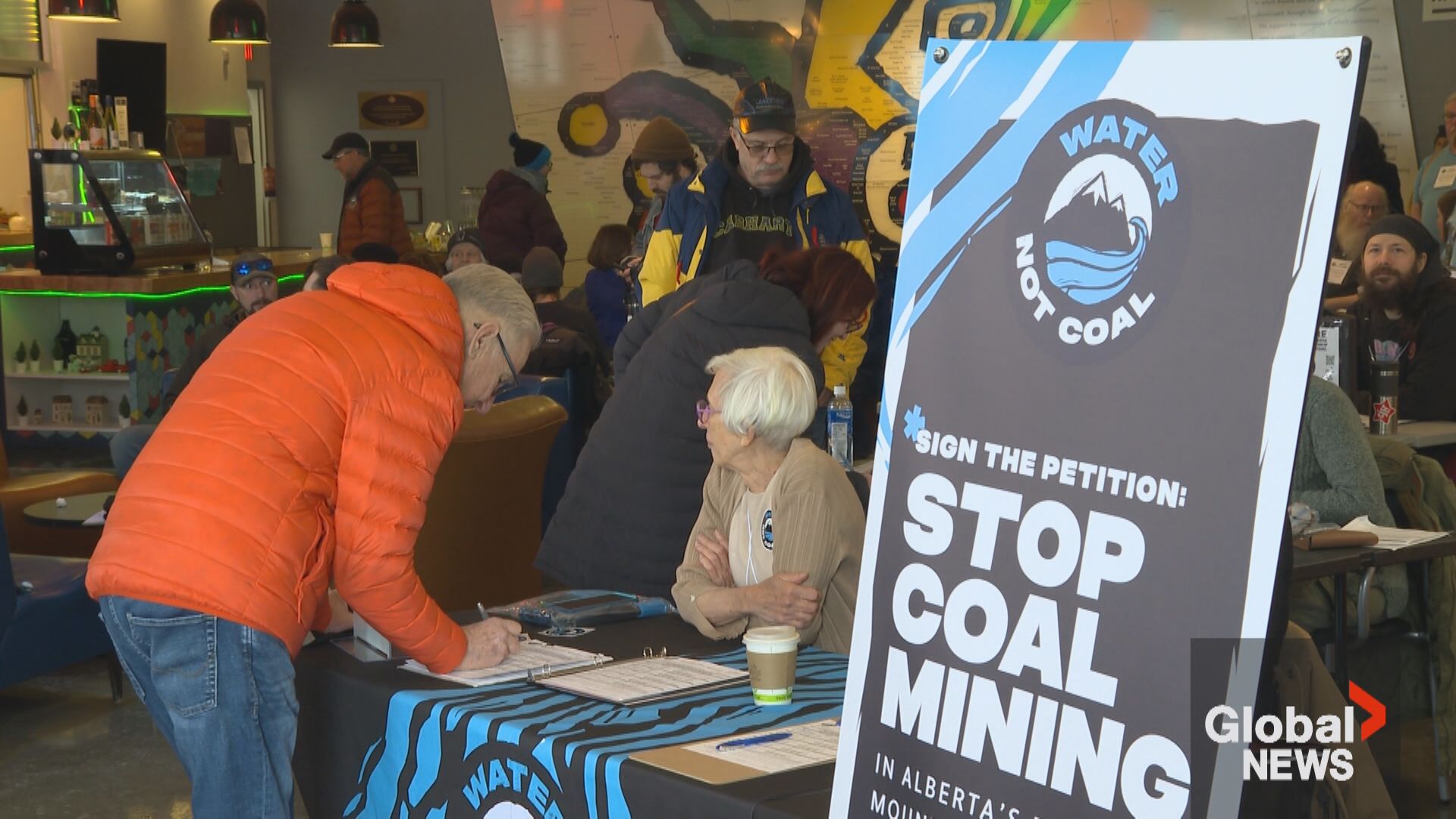 Click to play video: 'Petition against Alberta eastern slopes coal mining starts collecting signatures'