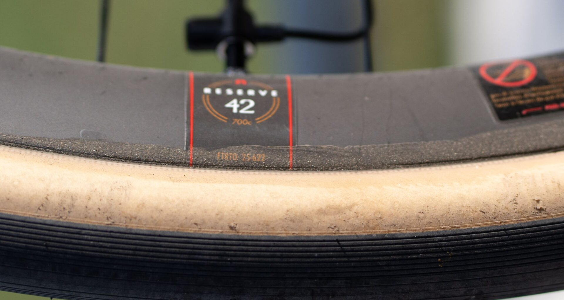 Why are Visma-Lease a Bike glueing their tubeless tyres into place at the Spring Classics?