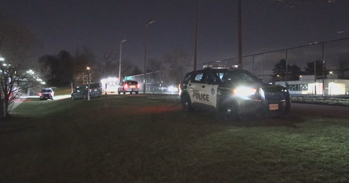 Toronto police officers injured in crash near Finch and Sentinel