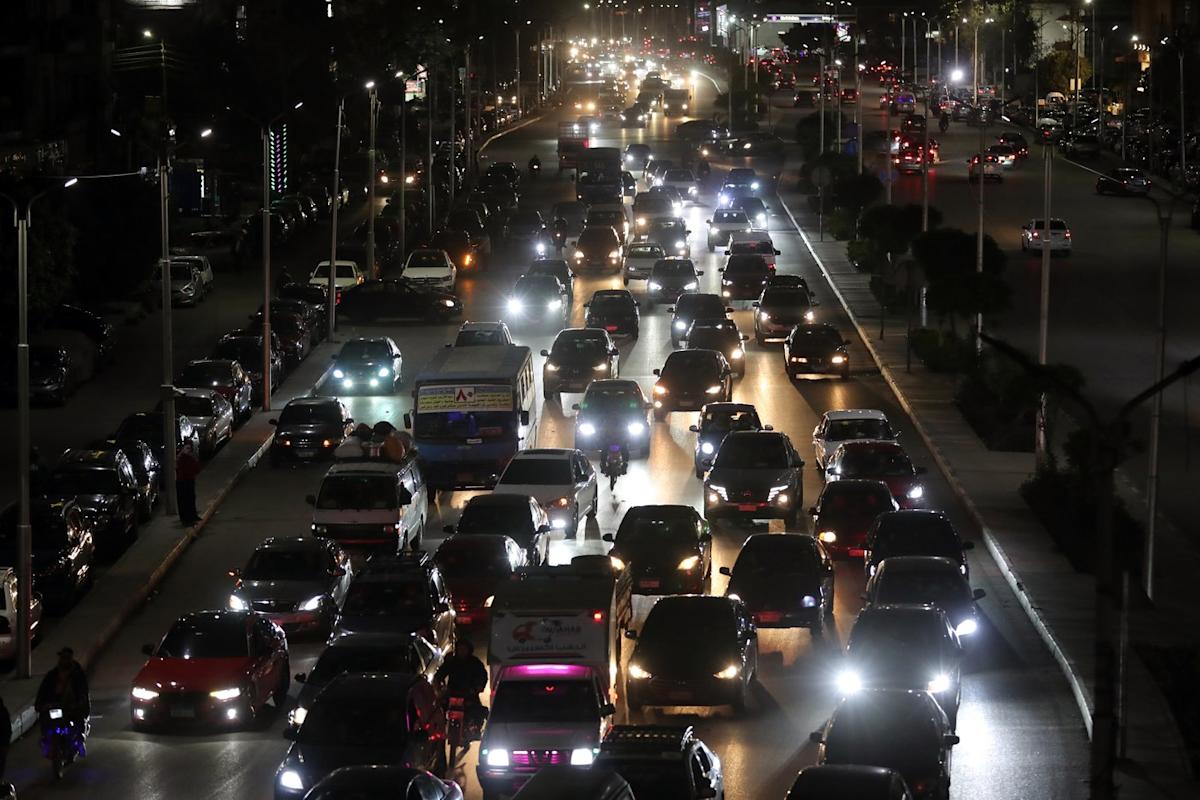 Egypt’s early closing order jolts Cairo’s night life as war-driven oil costs soar