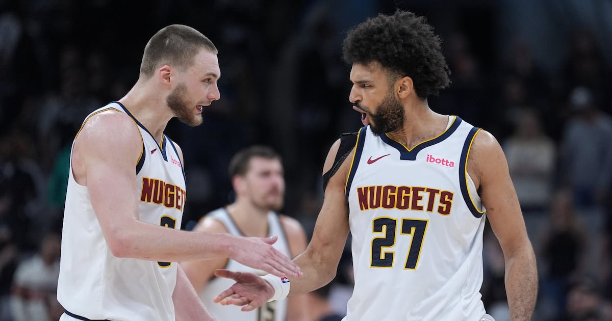 Jokic, Murray rally Nuggets from 20-point deficit to beat Spurs in Wembanyama's absence