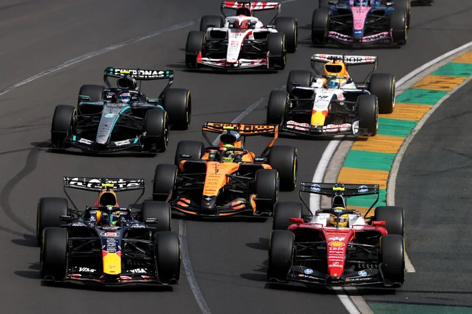 Lewis Hamilton, Ferrari, Isack Hadjar, Red Bull Racing