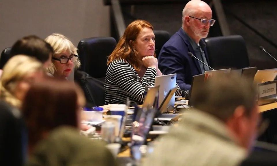  Laine Johnson, middle, Sean Devine, right, and other Ottawa councillors at City Hall on Nov. 12, 2025.
