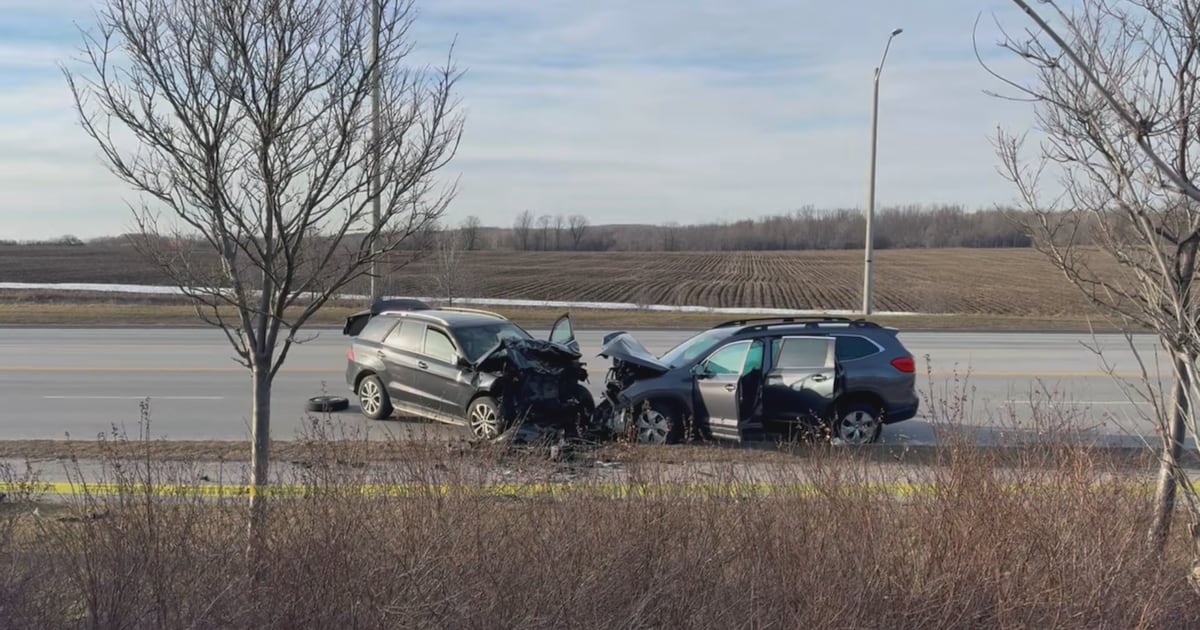 Father, 2 kids critically hurt in Markham crash