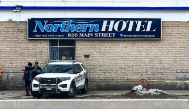 Man in hospital after stabbing on Winnipeg’s Main Street