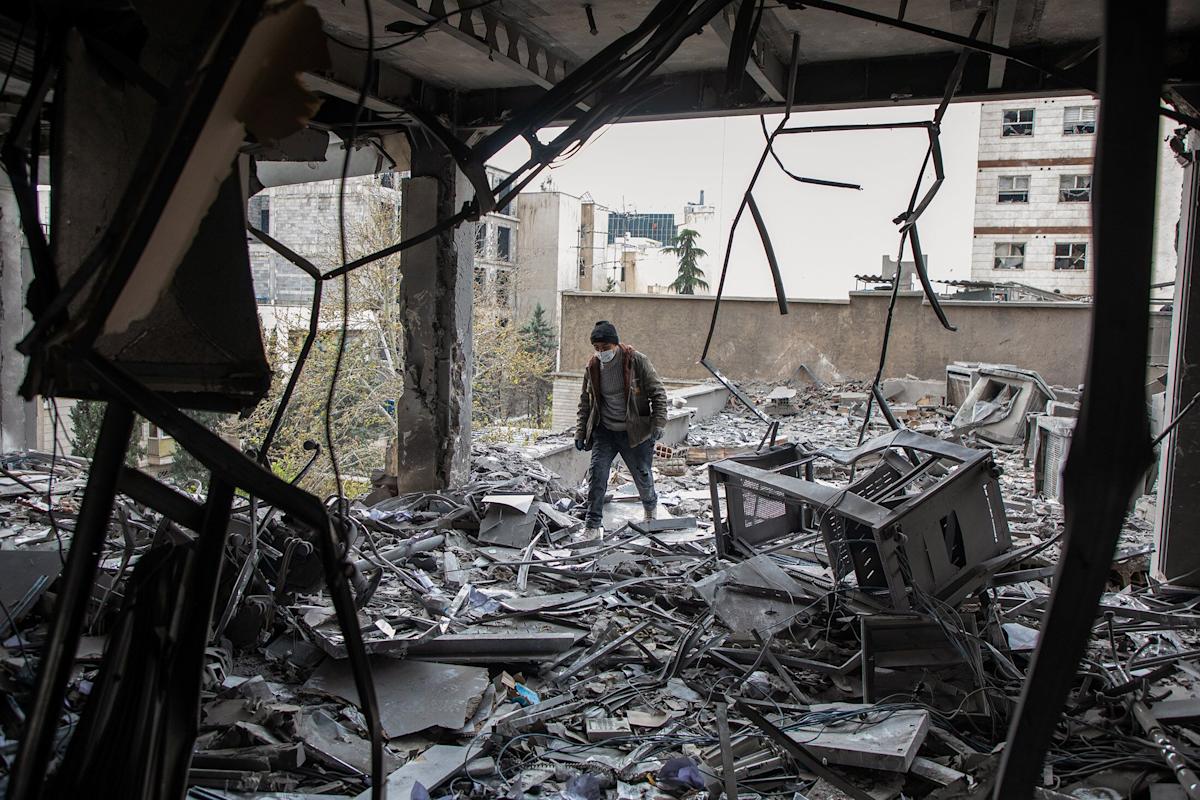 Stocks Drop, Oil Up on Fears of Widening Iran War: Markets Wrap